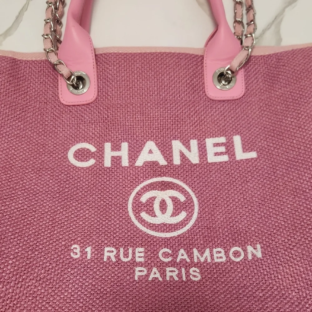 ‘Looks like Chanel Pink Canvas Tote Bag’ - 31 Rue Cambon Paris - Picture 2 of 11